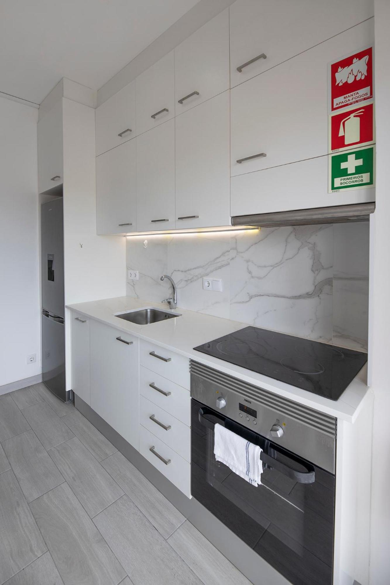 Flh Porto Spacious Apartment With Balcony Luaran gambar